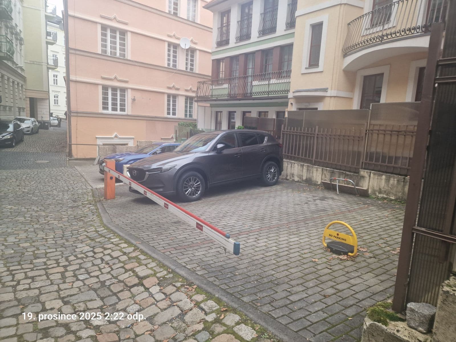 Pronájem garáže 24 m², Zámecký vrch, Karlovy Vary, Karlovarský kraj Pronájem garáže 24 m², Zámecký vrch, Karlovy Vary, Karlovarský kraj