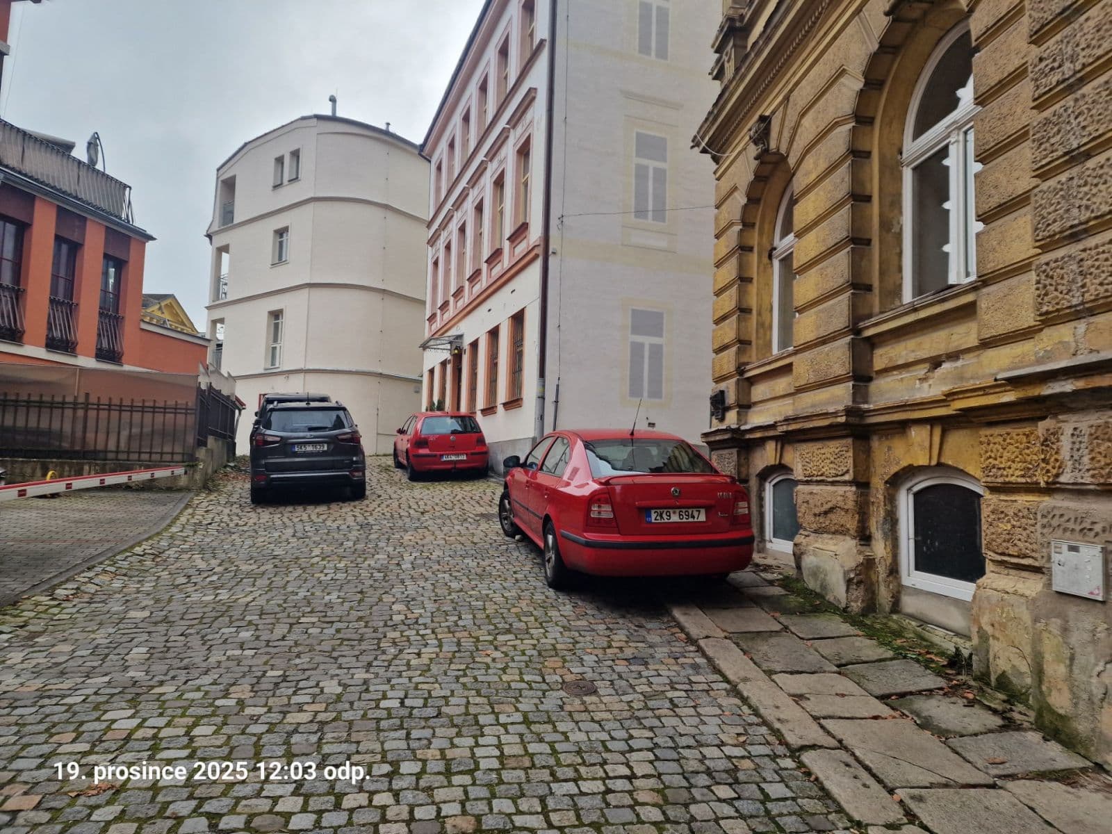 Pronájem garáže 24 m², Zámecký vrch, Karlovy Vary, Karlovarský kraj Pronájem garáže 24 m², Zámecký vrch, Karlovy Vary, Karlovarský kraj