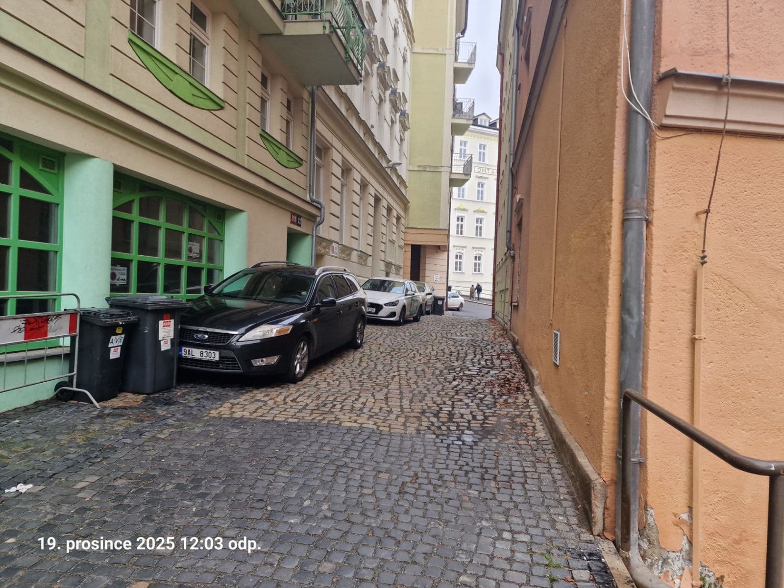 Pronájem garáže 24 m², Zámecký vrch, Karlovy Vary, Karlovarský kraj Pronájem garáže 24 m², Zámecký vrch, Karlovy Vary, Karlovarský kraj