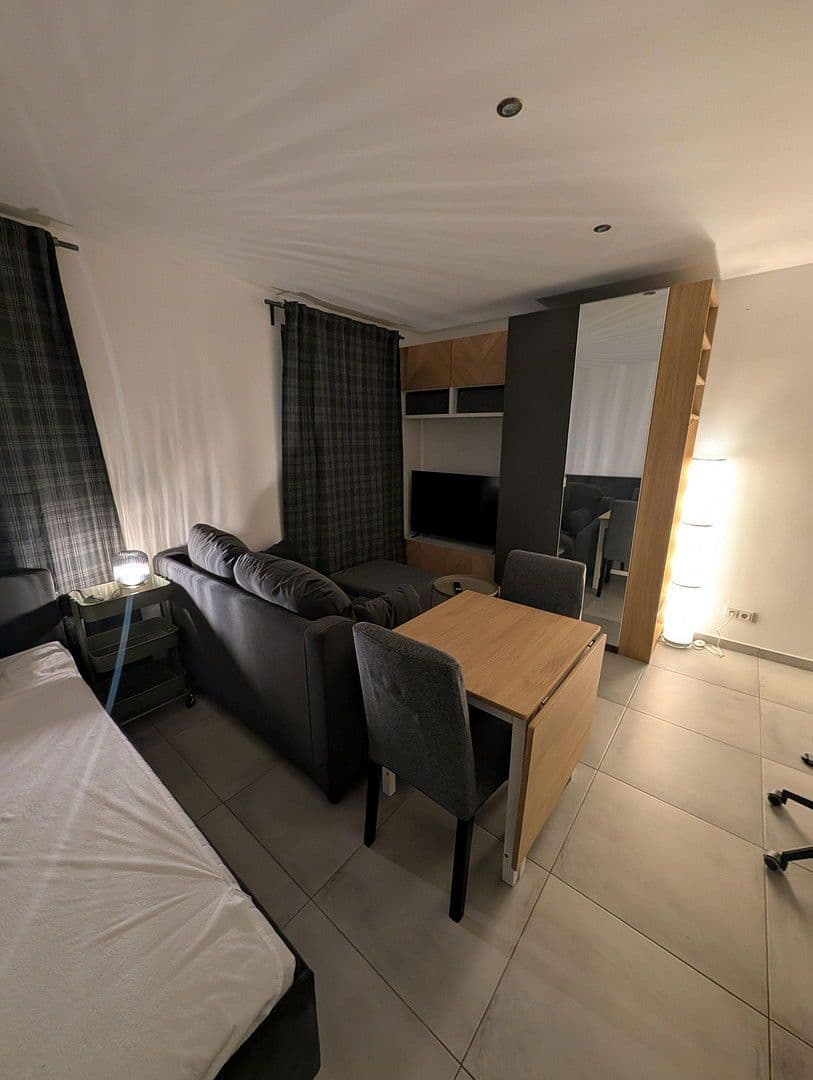 Pronájem bytu 1+1 23 m², Düsseldorf, Severní Porýní-Vestfálsko Pronájem bytu 1+1 23 m², Düsseldorf, Severní Porýní-Vestfálsko