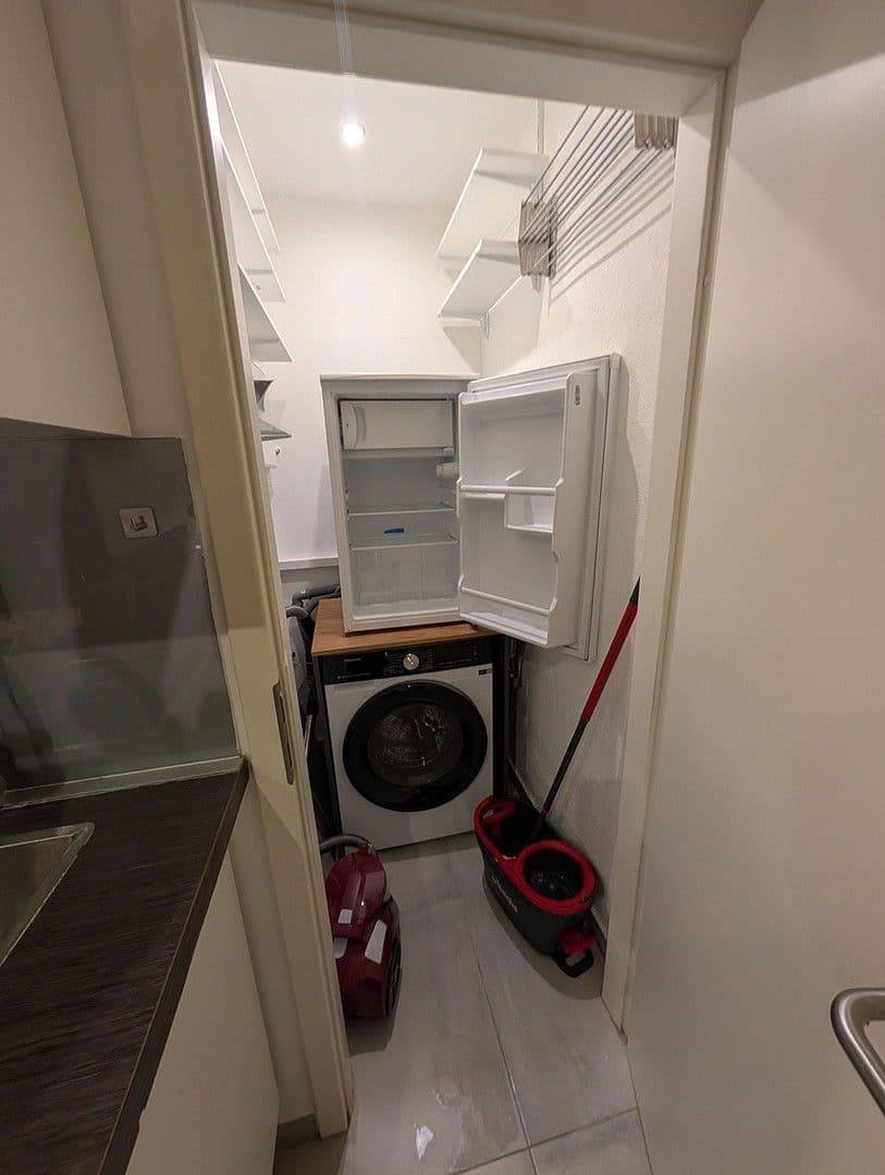 Pronájem bytu 1+1 23 m², Düsseldorf, Severní Porýní-Vestfálsko Pronájem bytu 1+1 23 m², Düsseldorf, Severní Porýní-Vestfálsko