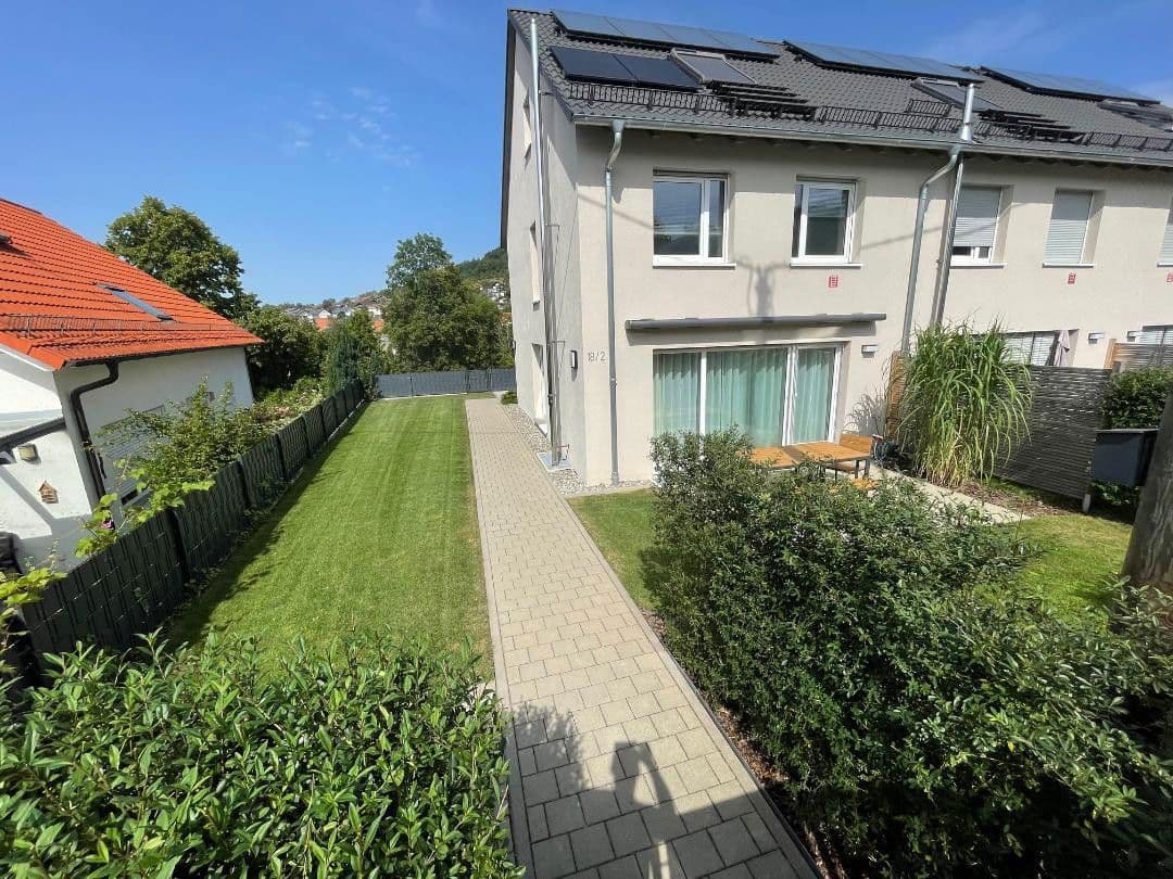 Prodej domu 117 m², pozemek 341 m², Ziegelhüttestr. 18/2, Reutlingen, Bádensko-Württembersko Prodej domu 117 m², pozemek 341 m², Ziegelhüttestr. 18/2, Reutlingen, Bádensko-Württembersko