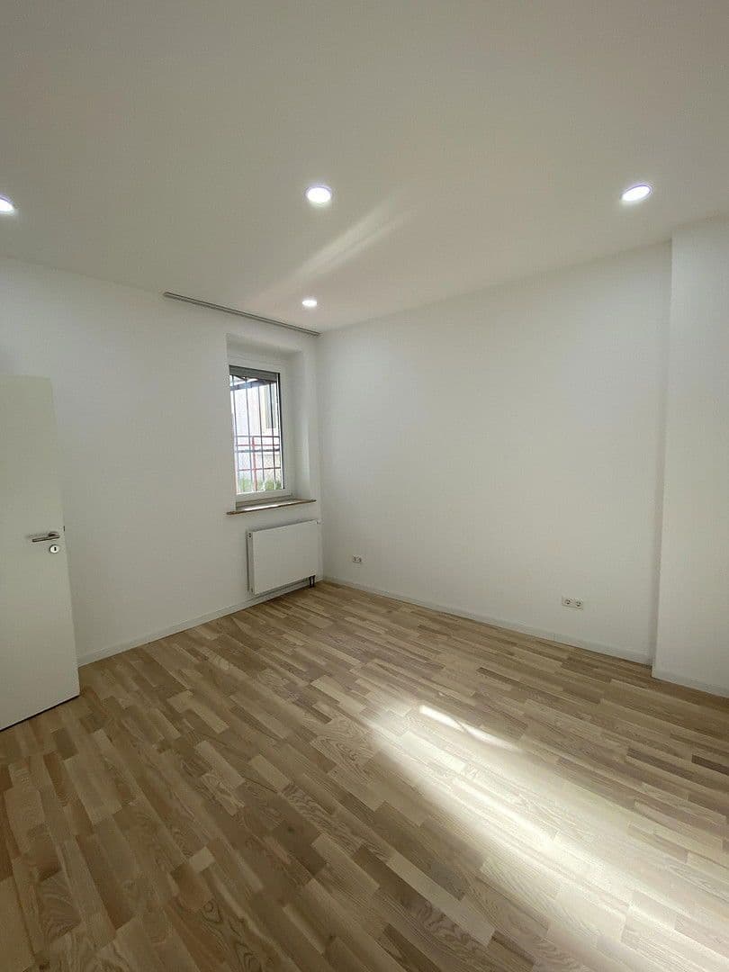 Pronájem bytu 3+1 64 m², Böcklerstr. 15, Stuttgart, Bádensko-Württembersko Pronájem bytu 3+1 64 m², Böcklerstr. 15, Stuttgart, Bádensko-Württembersko