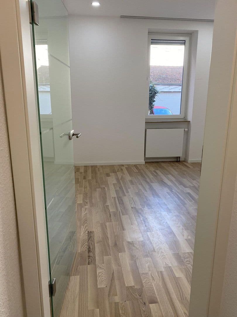 Pronájem bytu 3+1 64 m², Böcklerstr. 15, Stuttgart, Bádensko-Württembersko Pronájem bytu 3+1 64 m², Böcklerstr. 15, Stuttgart, Bádensko-Württembersko