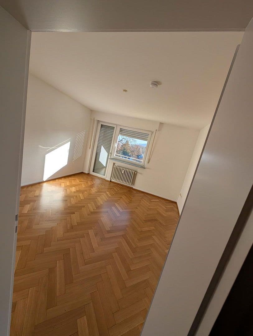 Pronájem bytu 3+1 90 m², Winterhalterstraße 7-9, Baden-Baden, Bádensko-Württembersko Pronájem bytu 3+1 90 m², Winterhalterstraße 7-9, Baden-Baden, Bádensko-Württembersko
