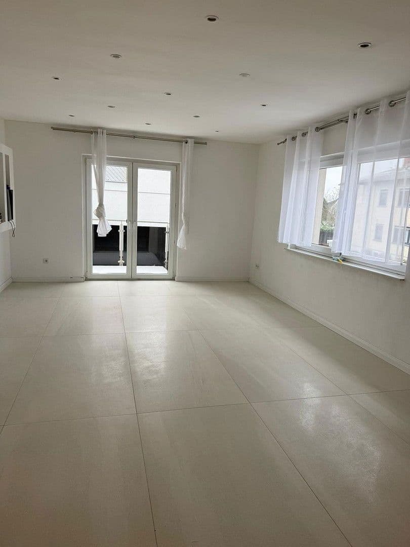 Pronájem bytu 3+1 90 m², Pohlheim, Hessen Pronájem bytu 3+1 90 m², Pohlheim, Hessen