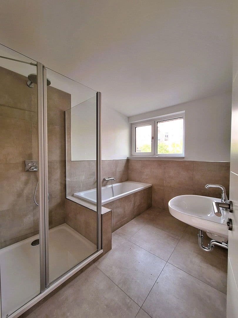 Prodej bytu 3+1 115 m², Halle, Sasko-Anhaltsko Prodej bytu 3+1 115 m², Halle, Sasko-Anhaltsko