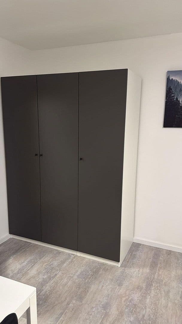 Pronájem bytu 1+1 30 m², Peter-Henlein-Str. 21, München, Bavorsko Pronájem bytu 1+1 30 m², Peter-Henlein-Str. 21, München, Bavorsko