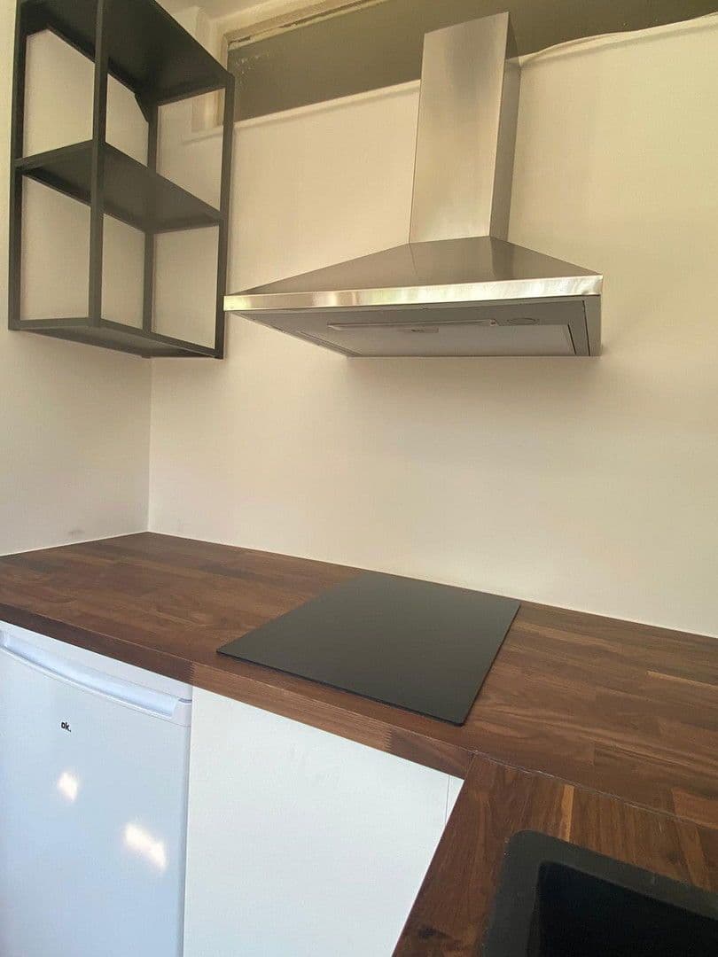 Pronájem bytu 1+1 30 m², Von-der-Pforten-Straße 1, München, Bavorsko Pronájem bytu 1+1 30 m², Von-der-Pforten-Straße 1, München, Bavorsko