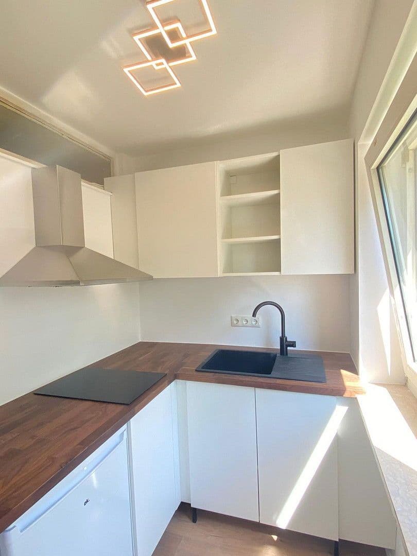 Pronájem bytu 1+1 30 m², Von-der-Pforten-Straße 1, München, Bavorsko Pronájem bytu 1+1 30 m², Von-der-Pforten-Straße 1, München, Bavorsko