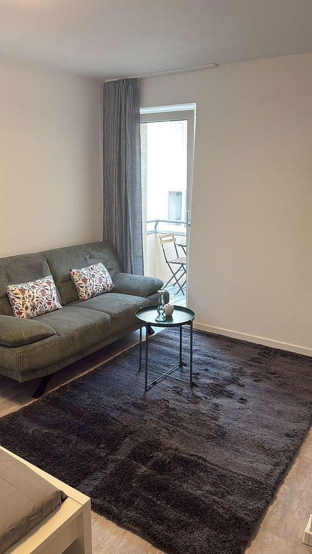 Pronájem bytu 1+1 30 m², Peter-Henlein-Str. 21, München, Bavorsko Pronájem bytu 1+1 30 m², Peter-Henlein-Str. 21, München, Bavorsko