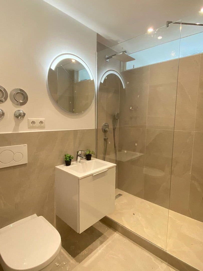 Pronájem bytu 1+1 30 m², Von-der-Pforten-Straße 1, München, Bavorsko Pronájem bytu 1+1 30 m², Von-der-Pforten-Straße 1, München, Bavorsko