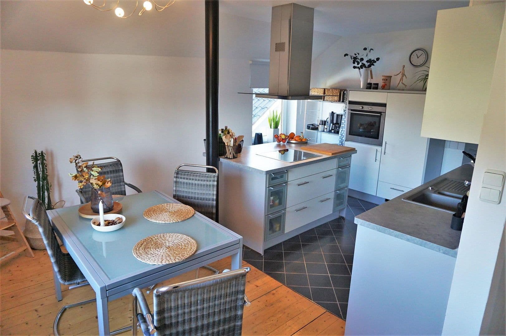 Pronájem bytu 4+1 148 m², Rinteln, Dolní Sasko Pronájem bytu 4+1 148 m², Rinteln, Dolní Sasko