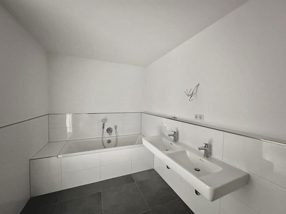 Pronájem bytu 4+1 121 m², Kieselbronn, Bádensko-Württembersko Pronájem bytu 4+1 121 m², Kieselbronn, Bádensko-Württembersko