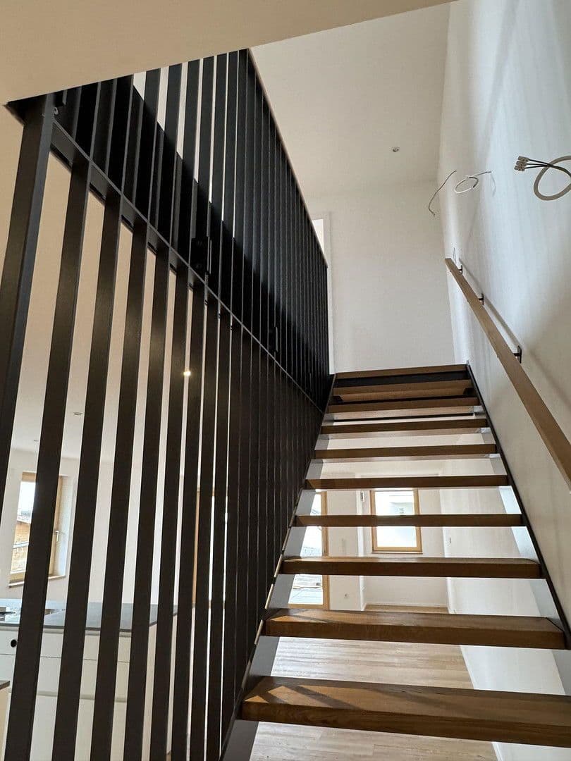 Pronájem bytu 5+1 135 m², Happinger Straße 66, Rosenheim, Bavorsko Pronájem bytu 5+1 135 m², Happinger Straße 66, Rosenheim, Bavorsko