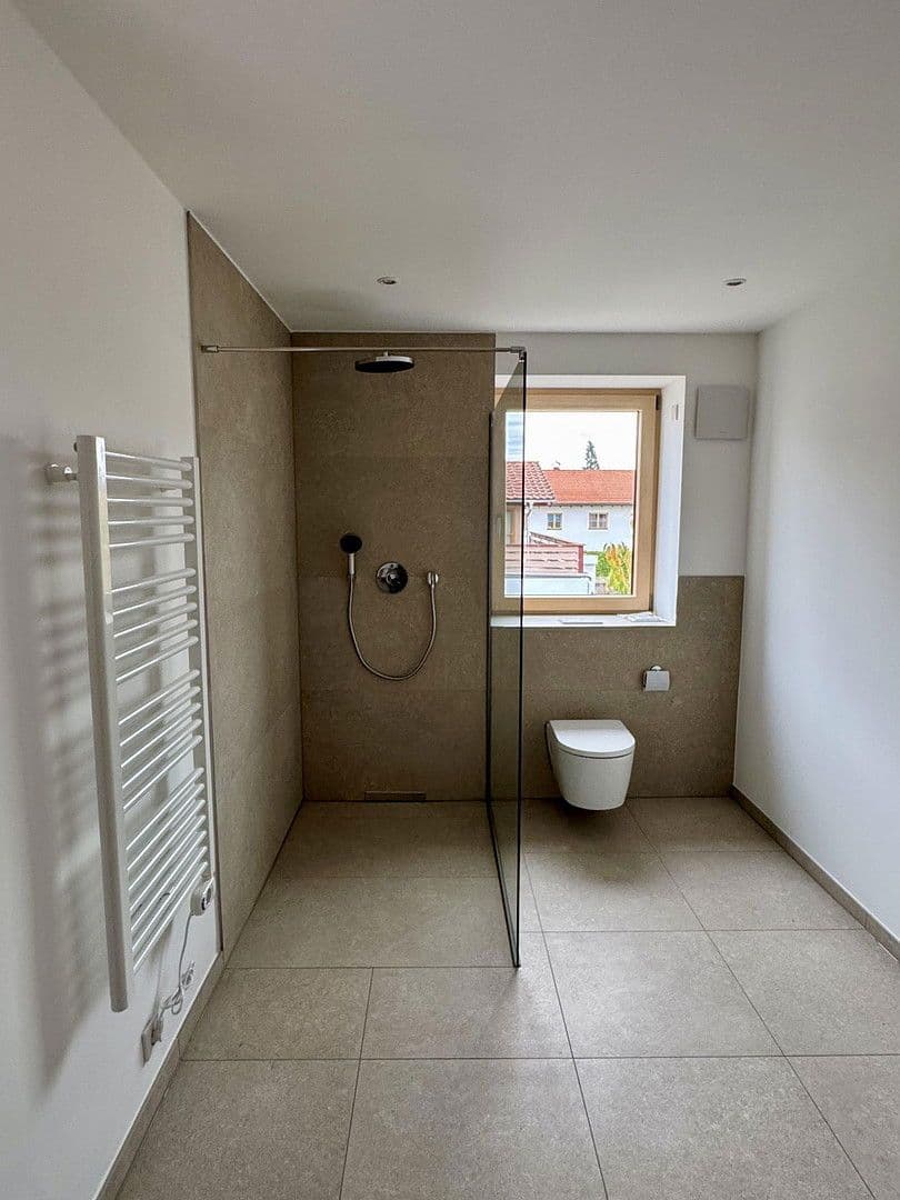 Pronájem bytu 5+1 135 m², Happinger Straße 66, Rosenheim, Bavorsko Pronájem bytu 5+1 135 m², Happinger Straße 66, Rosenheim, Bavorsko