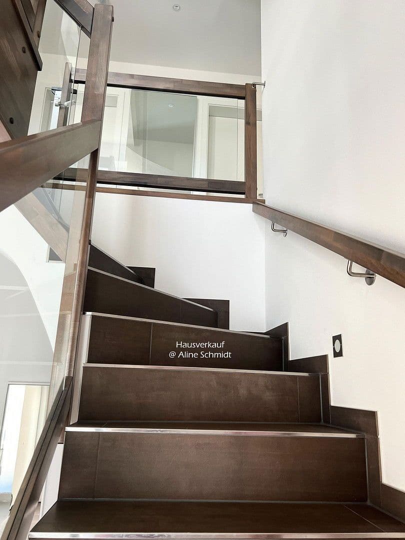 Prodej domu 210 m², pozemek 783 m², Radebeul, Sasko Prodej domu 210 m², pozemek 783 m², Radebeul, Sasko