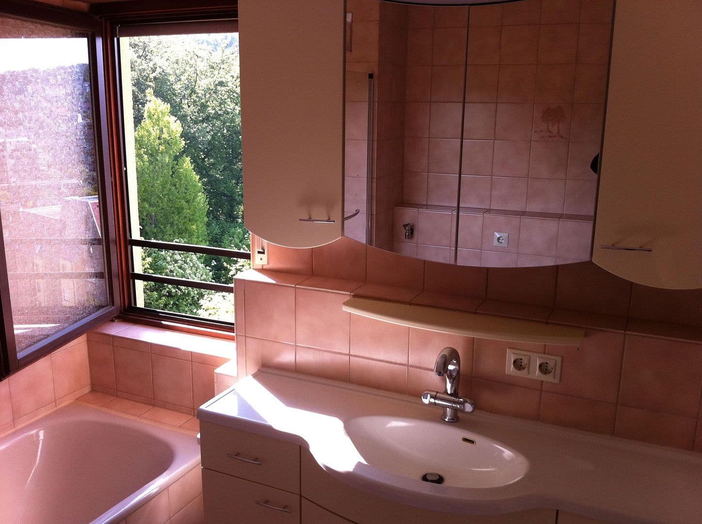 Pronájem bytu 2+1 94 m², Stuttgart, Bádensko-Württembersko Pronájem bytu 2+1 94 m², Stuttgart, Bádensko-Württembersko