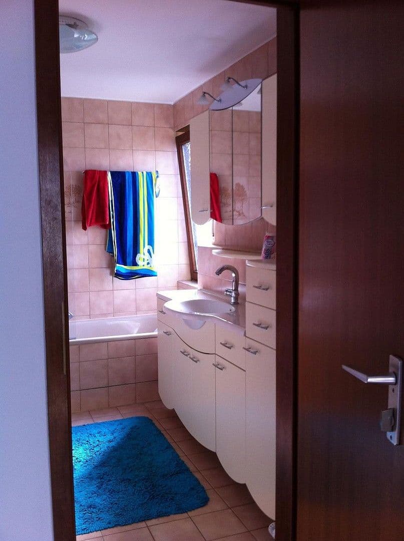 Pronájem bytu 2+1 94 m², Stuttgart, Bádensko-Württembersko Pronájem bytu 2+1 94 m², Stuttgart, Bádensko-Württembersko