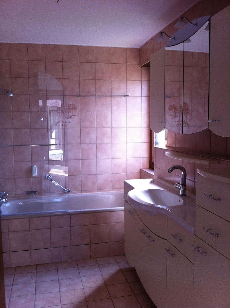 Pronájem bytu 2+1 94 m², Stuttgart, Bádensko-Württembersko Pronájem bytu 2+1 94 m², Stuttgart, Bádensko-Württembersko