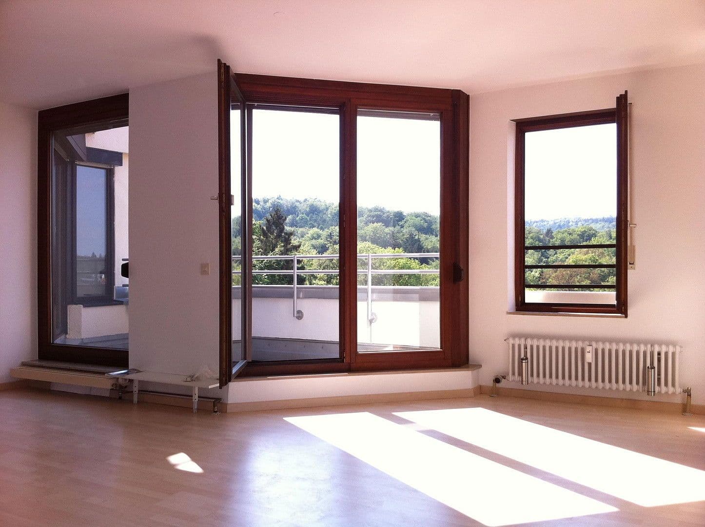 Pronájem bytu 2+1 94 m², Stuttgart, Bádensko-Württembersko Pronájem bytu 2+1 94 m², Stuttgart, Bádensko-Württembersko