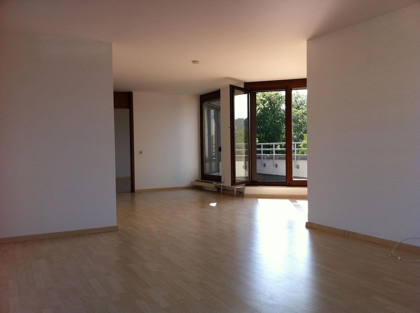 Pronájem bytu 2+1 94 m², Stuttgart, Bádensko-Württembersko Pronájem bytu 2+1 94 m², Stuttgart, Bádensko-Württembersko