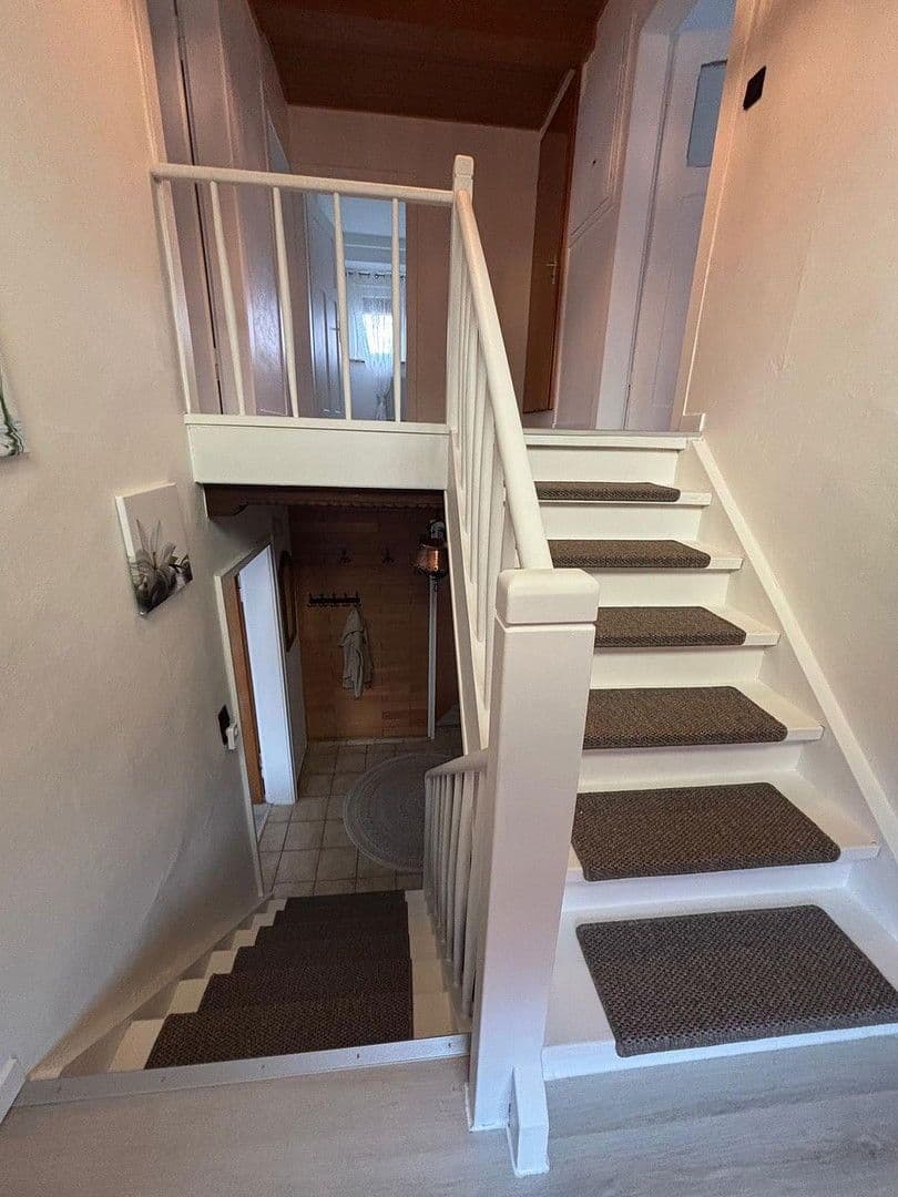 Prodej domu 297 m², pozemek 1.655 m², Dorfstraße 118, Michelstadt, Hessen Prodej domu 297 m², pozemek 1.655 m², Dorfstraße 118, Michelstadt, Hessen