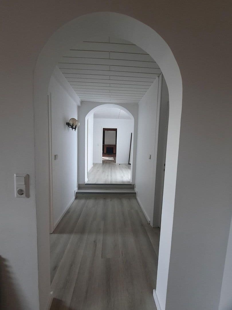 Prodej domu 297 m², pozemek 1.655 m², Dorfstraße 118, Michelstadt, Hessen Prodej domu 297 m², pozemek 1.655 m², Dorfstraße 118, Michelstadt, Hessen