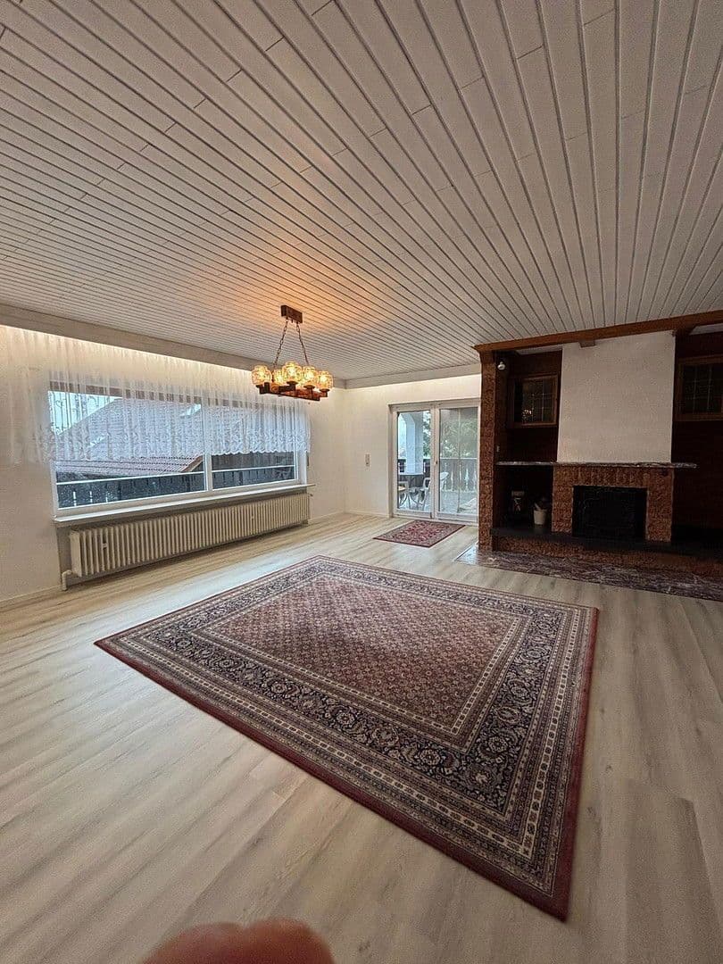 Prodej domu 297 m², pozemek 1.655 m², Dorfstraße 118, Michelstadt, Hessen Prodej domu 297 m², pozemek 1.655 m², Dorfstraße 118, Michelstadt, Hessen