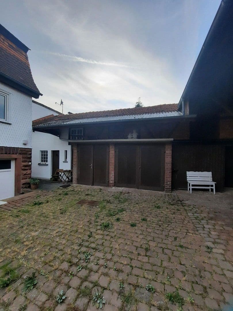 Prodej domu 297 m², pozemek 1.655 m², Dorfstraße 118, Michelstadt, Hessen Prodej domu 297 m², pozemek 1.655 m², Dorfstraße 118, Michelstadt, Hessen