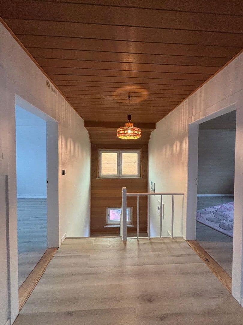 Prodej domu 297 m², pozemek 1.655 m², Dorfstraße 118, Michelstadt, Hessen Prodej domu 297 m², pozemek 1.655 m², Dorfstraße 118, Michelstadt, Hessen