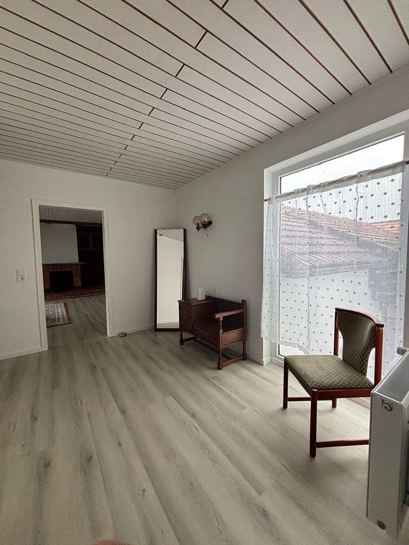 Prodej domu 297 m², pozemek 1.655 m², Dorfstraße 118, Michelstadt, Hessen Prodej domu 297 m², pozemek 1.655 m², Dorfstraße 118, Michelstadt, Hessen