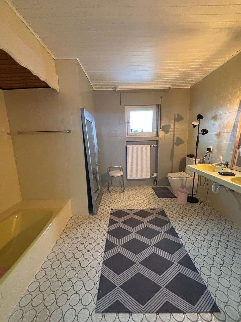 Prodej domu 297 m², pozemek 1.655 m², Dorfstraße 118, Michelstadt, Hessen Prodej domu 297 m², pozemek 1.655 m², Dorfstraße 118, Michelstadt, Hessen