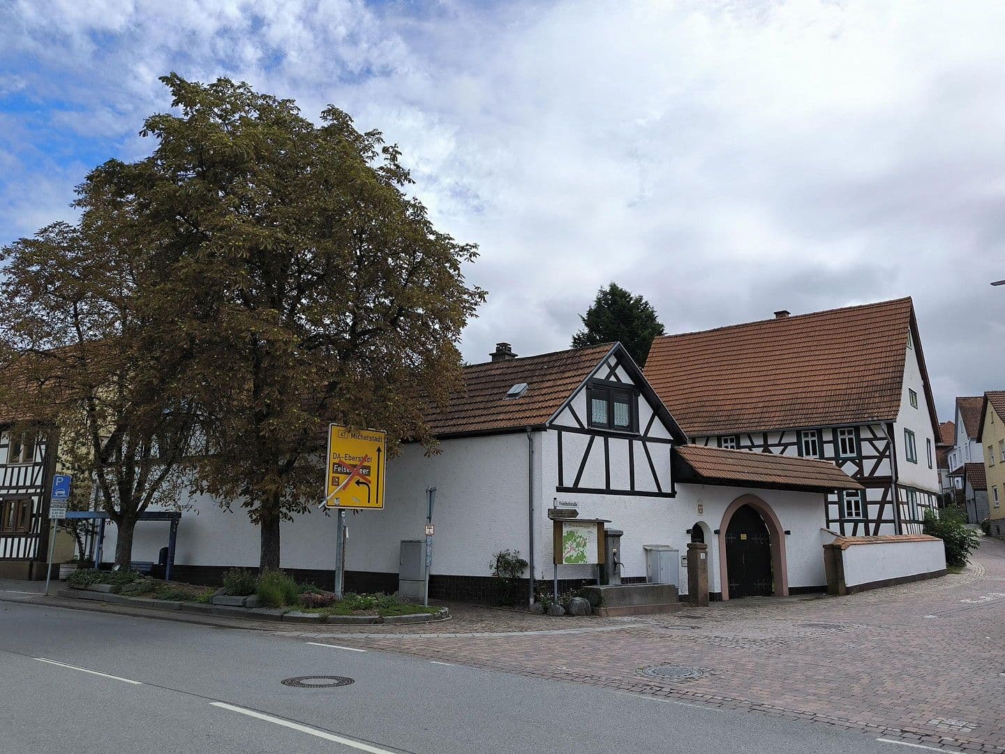 Prodej domu 325 m², pozemek 757 m², Friedhofstr. 2, Lautertal (Odenwald), Hessen Prodej domu 325 m², pozemek 757 m², Friedhofstr. 2, Lautertal (Odenwald), Hessen