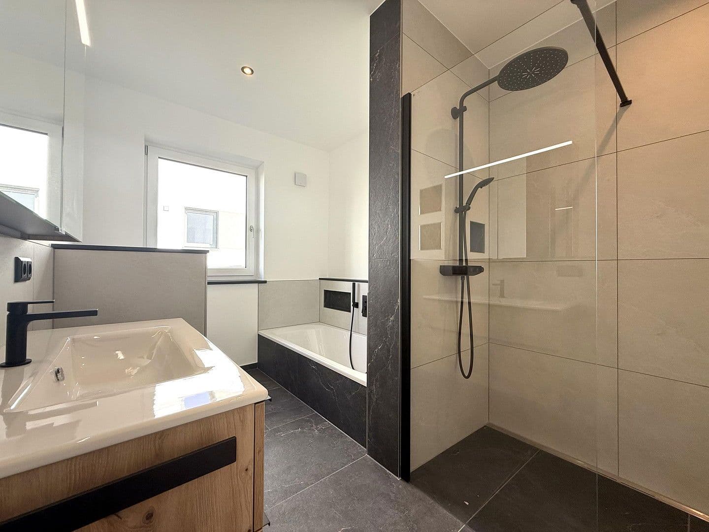 Pronájem bytu 4+1 111 m², Prachatitzer Straße 7, Passau, Bavorsko Pronájem bytu 4+1 111 m², Prachatitzer Straße 7, Passau, Bavorsko