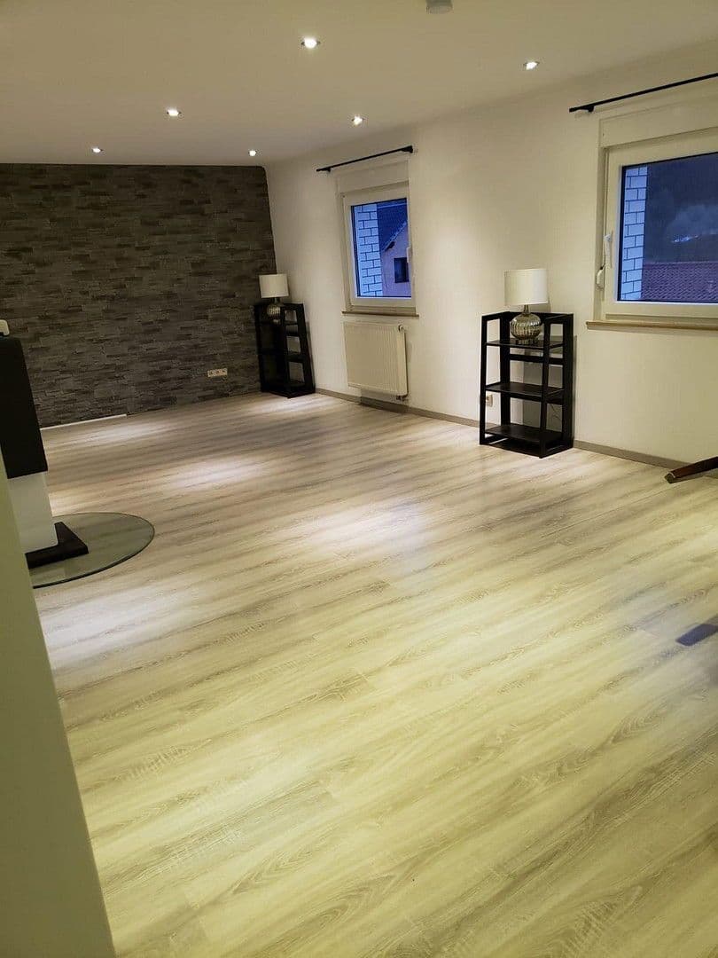 Prodej domu 198 m², pozemek 345 m², Hauptstrasse 16, Hirschhorn/Pfalz, Porýní-Falc Prodej domu 198 m², pozemek 345 m², Hauptstrasse 16, Hirschhorn/Pfalz, Porýní-Falc