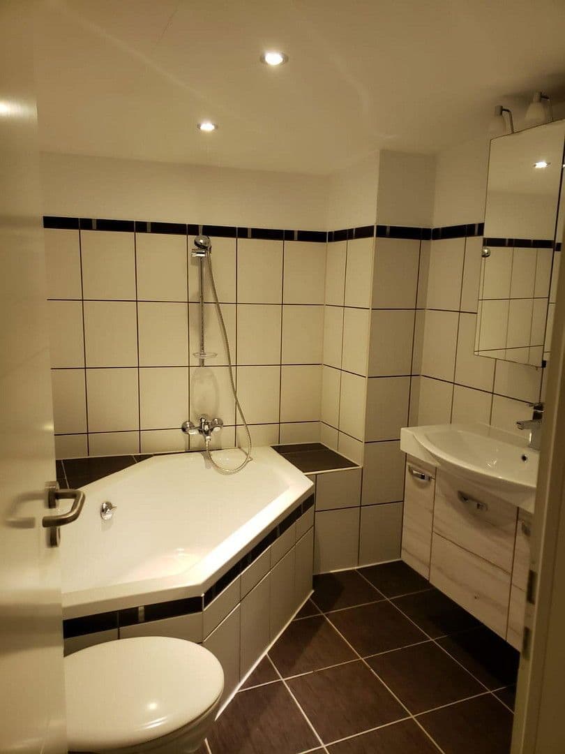 Prodej domu 198 m², pozemek 345 m², Hauptstrasse 16, Hirschhorn/Pfalz, Porýní-Falc Prodej domu 198 m², pozemek 345 m², Hauptstrasse 16, Hirschhorn/Pfalz, Porýní-Falc