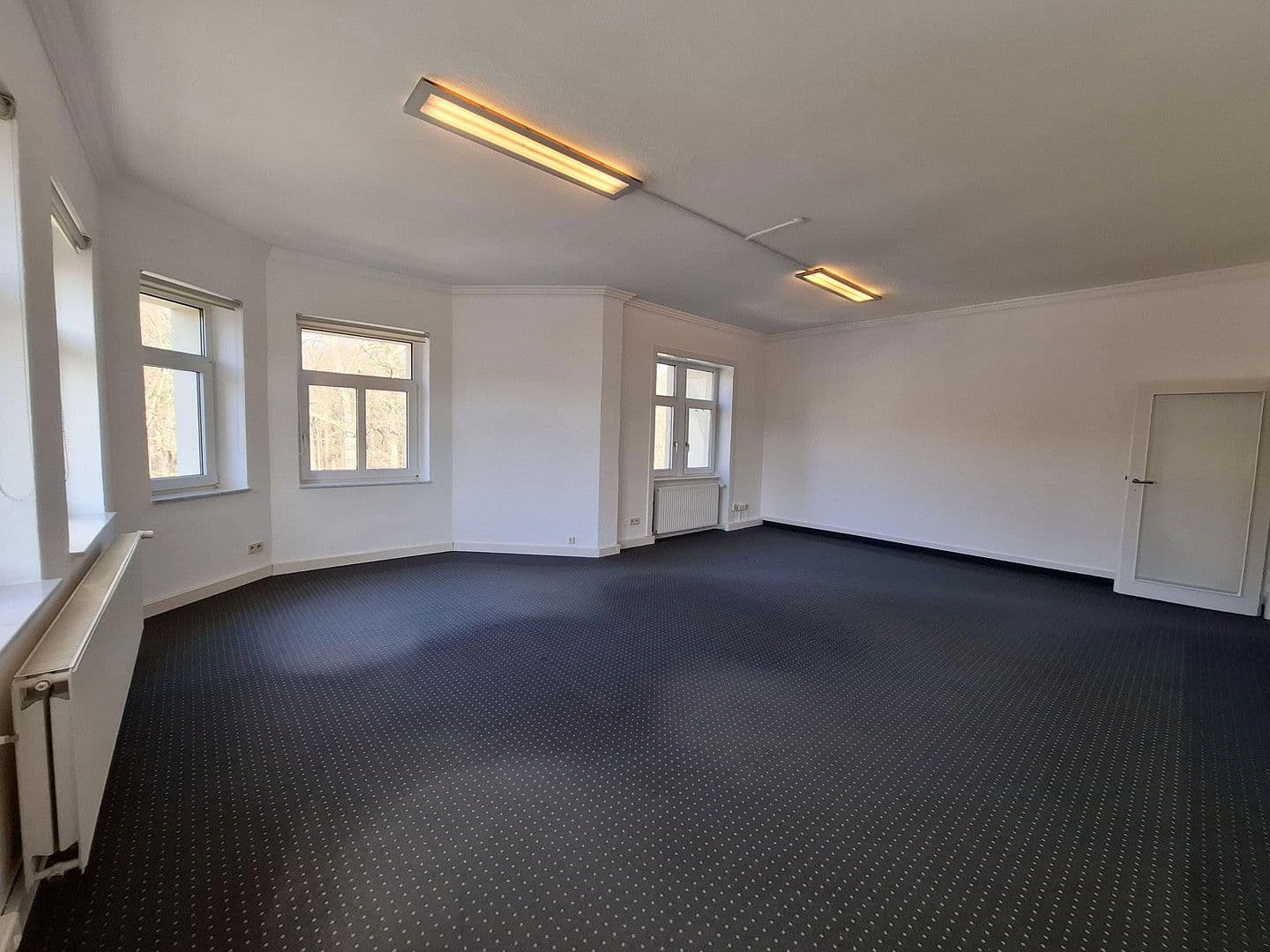 Pronájem kanceláře 250 m², Loebensteinstr. 38, Hannover, Dolní Sasko Pronájem kanceláře 250 m², Loebensteinstr. 38, Hannover, Dolní Sasko