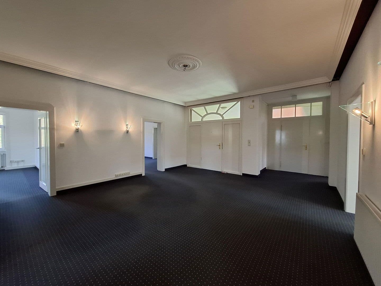 Pronájem kanceláře 250 m², Loebensteinstr. 38, Hannover, Dolní Sasko Pronájem kanceláře 250 m², Loebensteinstr. 38, Hannover, Dolní Sasko