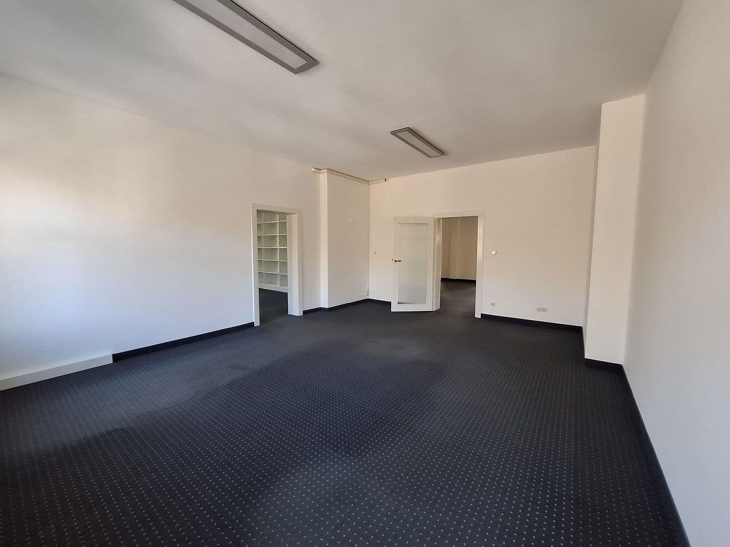 Pronájem kanceláře 250 m², Loebensteinstr. 38, Hannover, Dolní Sasko Pronájem kanceláře 250 m², Loebensteinstr. 38, Hannover, Dolní Sasko