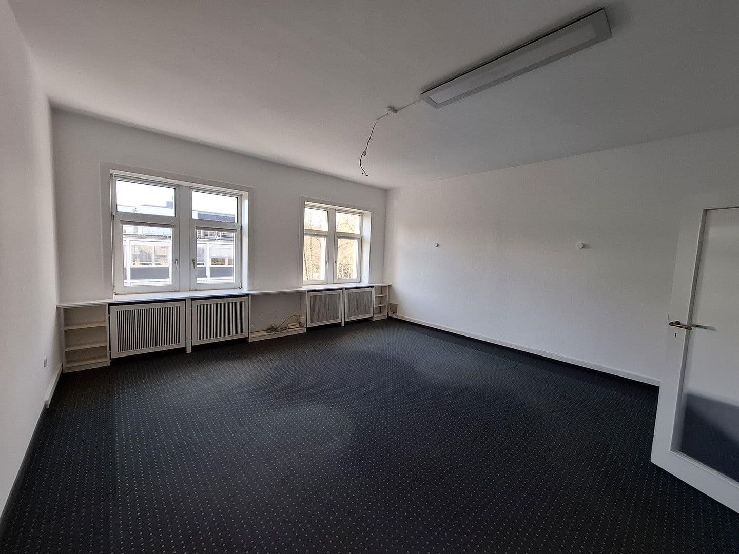 Pronájem kanceláře 250 m², Loebensteinstr. 38, Hannover, Dolní Sasko Pronájem kanceláře 250 m², Loebensteinstr. 38, Hannover, Dolní Sasko