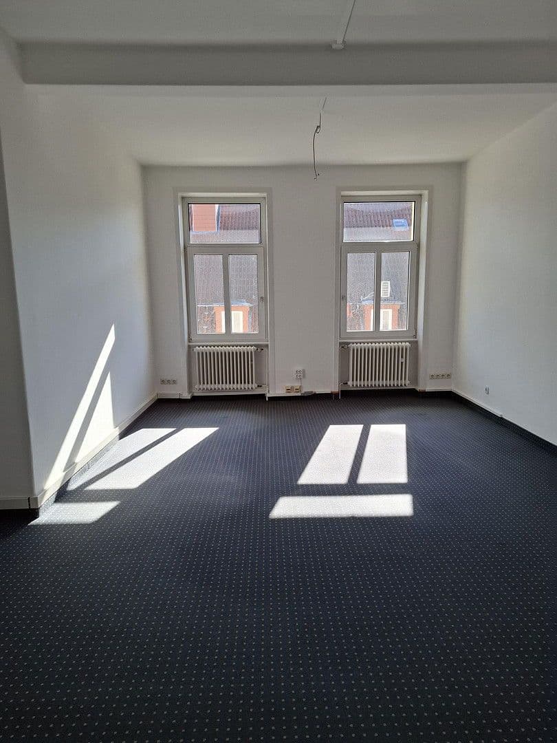 Pronájem kanceláře 250 m², Loebensteinstr. 38, Hannover, Dolní Sasko Pronájem kanceláře 250 m², Loebensteinstr. 38, Hannover, Dolní Sasko