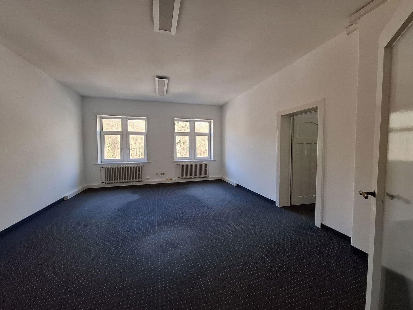 Pronájem kanceláře 250 m², Loebensteinstr. 38, Hannover, Dolní Sasko Pronájem kanceláře 250 m², Loebensteinstr. 38, Hannover, Dolní Sasko