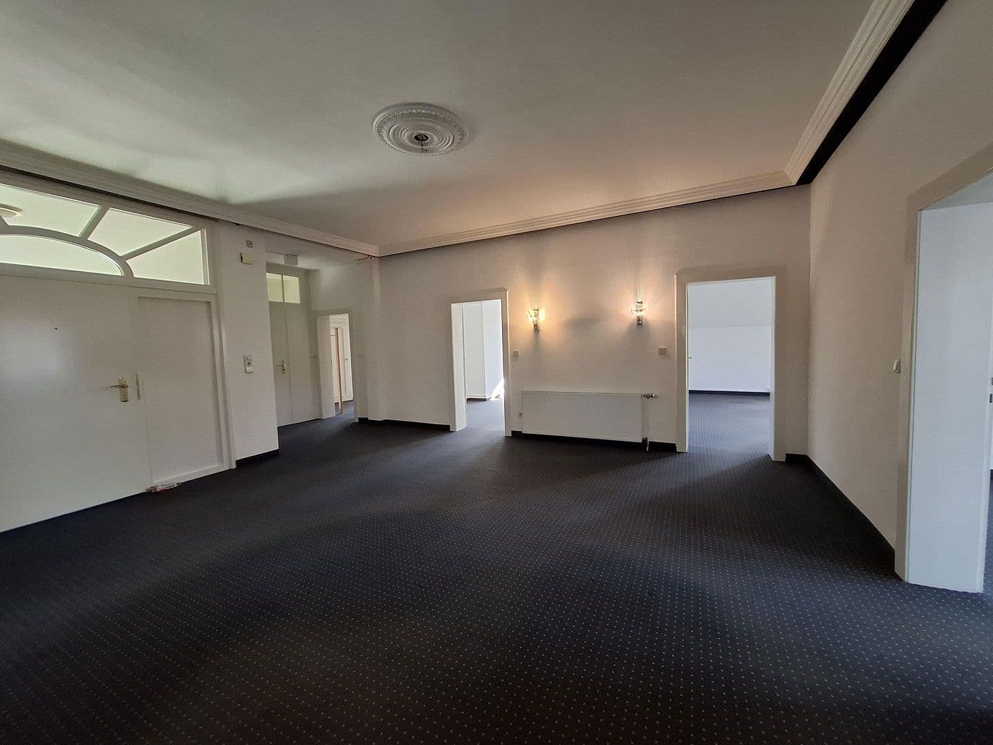 Pronájem kanceláře 250 m², Loebensteinstr. 38, Hannover, Dolní Sasko Pronájem kanceláře 250 m², Loebensteinstr. 38, Hannover, Dolní Sasko