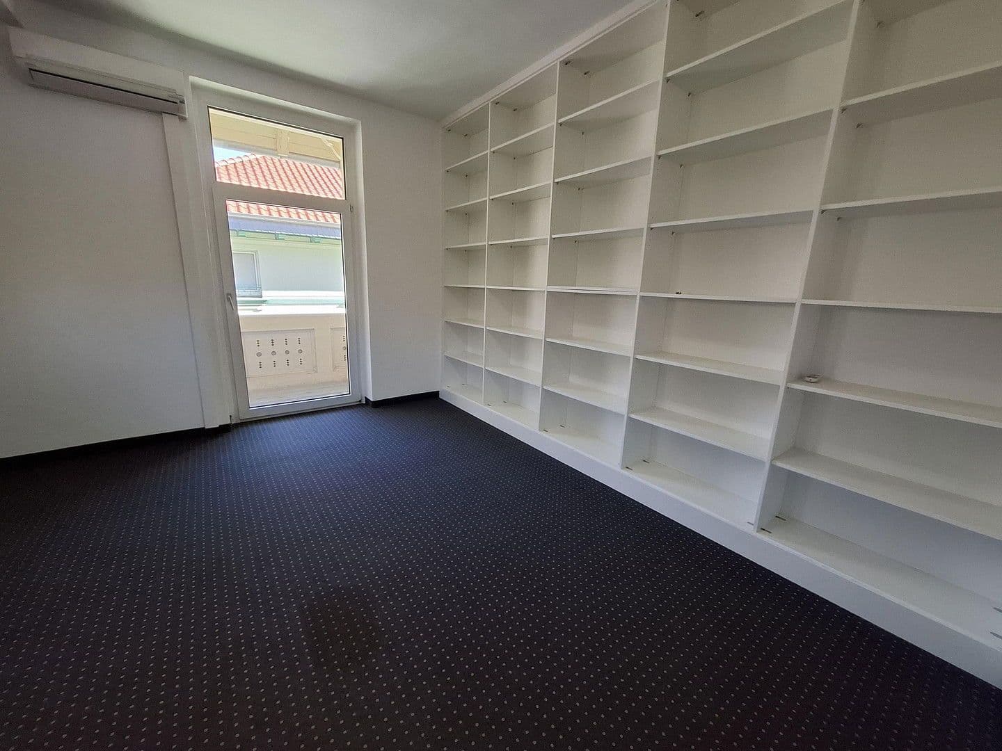 Pronájem kanceláře 250 m², Loebensteinstr. 38, Hannover, Dolní Sasko Pronájem kanceláře 250 m², Loebensteinstr. 38, Hannover, Dolní Sasko