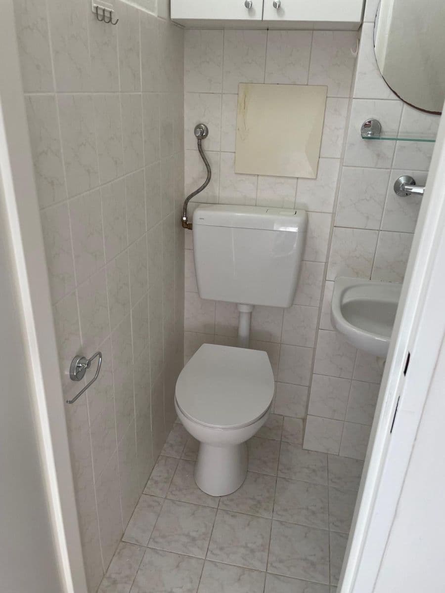 Pronájem bytu 1+1 30 m², Šestajovická, Praha, Praha Pronájem bytu 1+1 30 m², Šestajovická, Praha, Praha