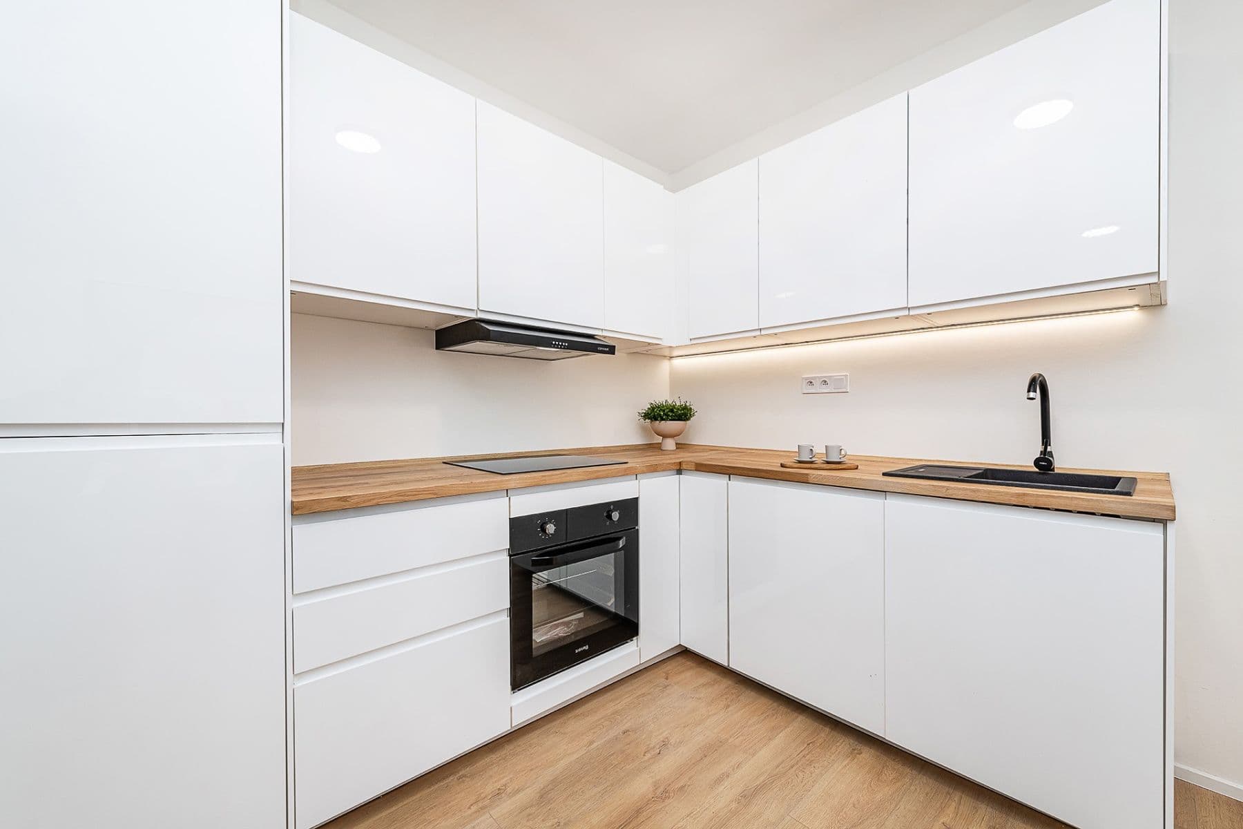 Prodej bytu 3+kk 57 m², Hostýnská, Praha, Praha Prodej bytu 3+kk 57 m², Hostýnská, Praha, Praha