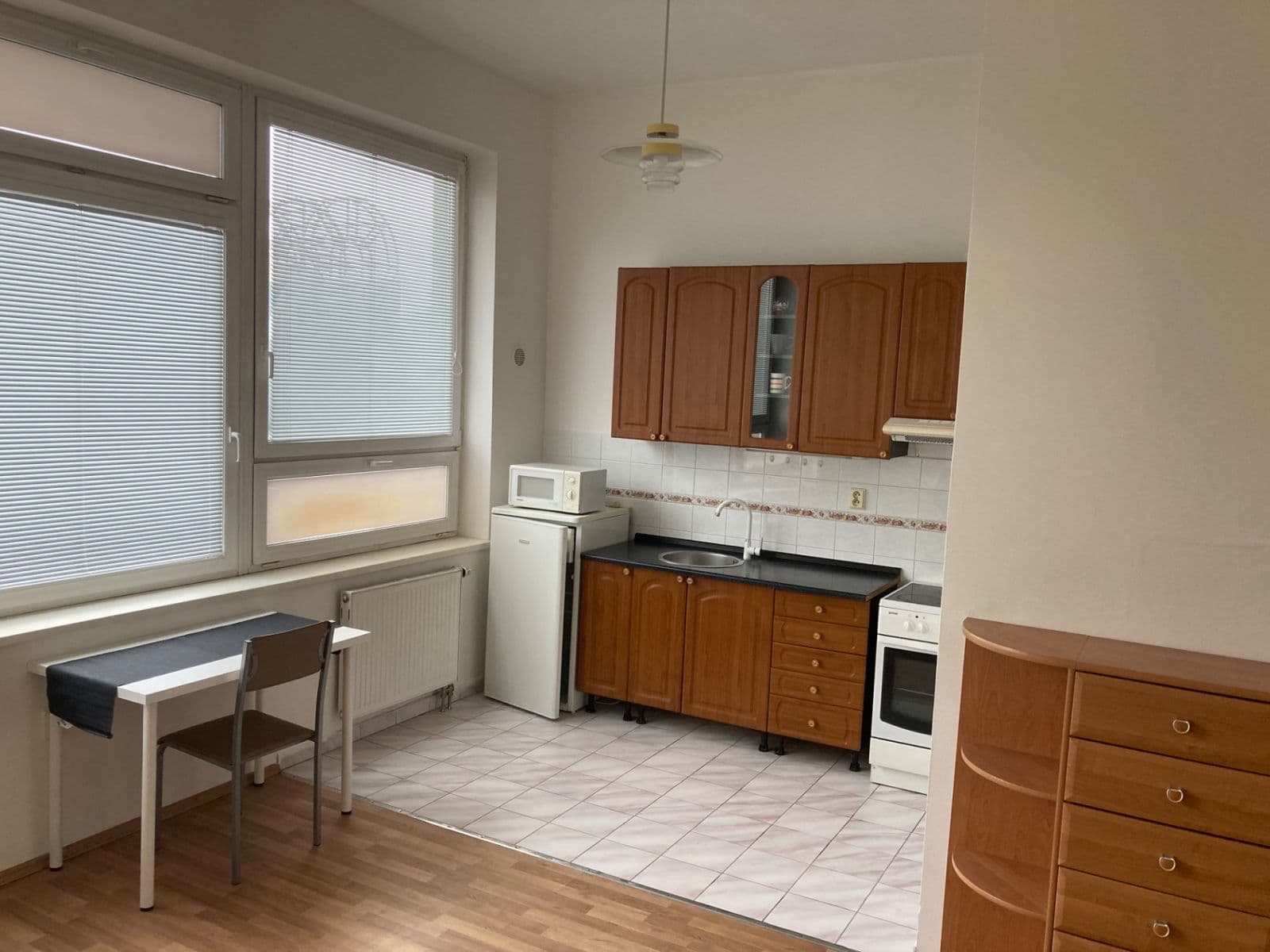Pronájem bytu 1+kk 32 m², Sluneční náměstí, Praha, Praha Pronájem bytu 1+kk 32 m², Sluneční náměstí, Praha, Praha
