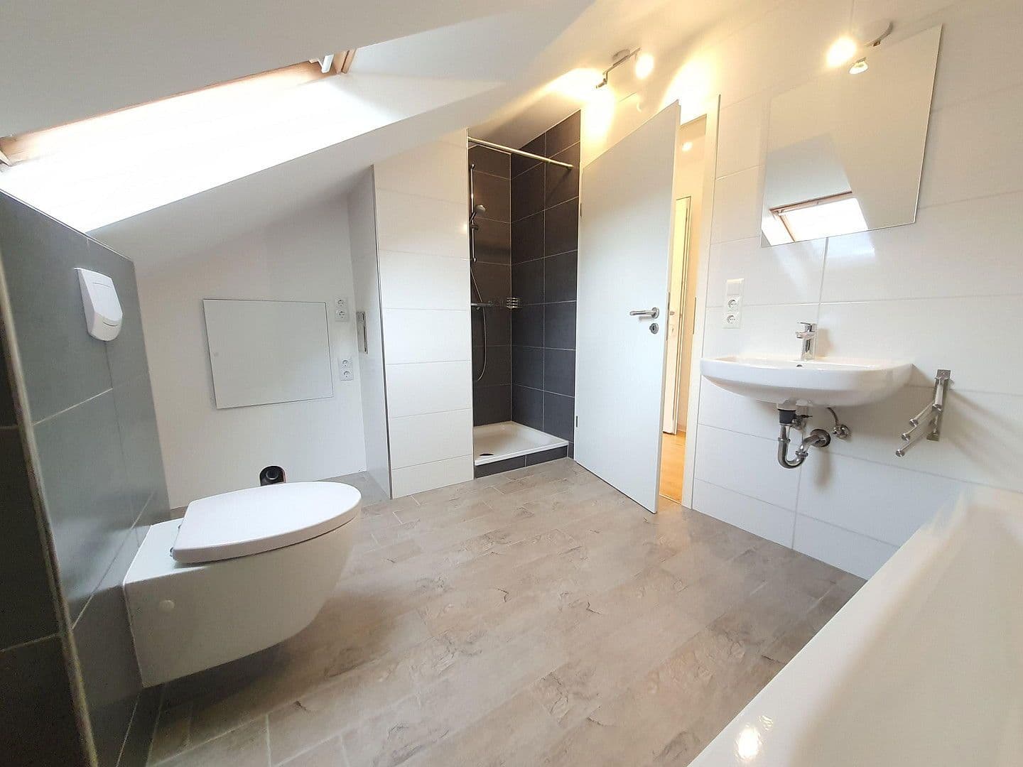 Prodej domu 328 m², pozemek 673 m², Chýžice, Bavorsko Prodej domu 328 m², pozemek 673 m², Chýžice, Bavorsko