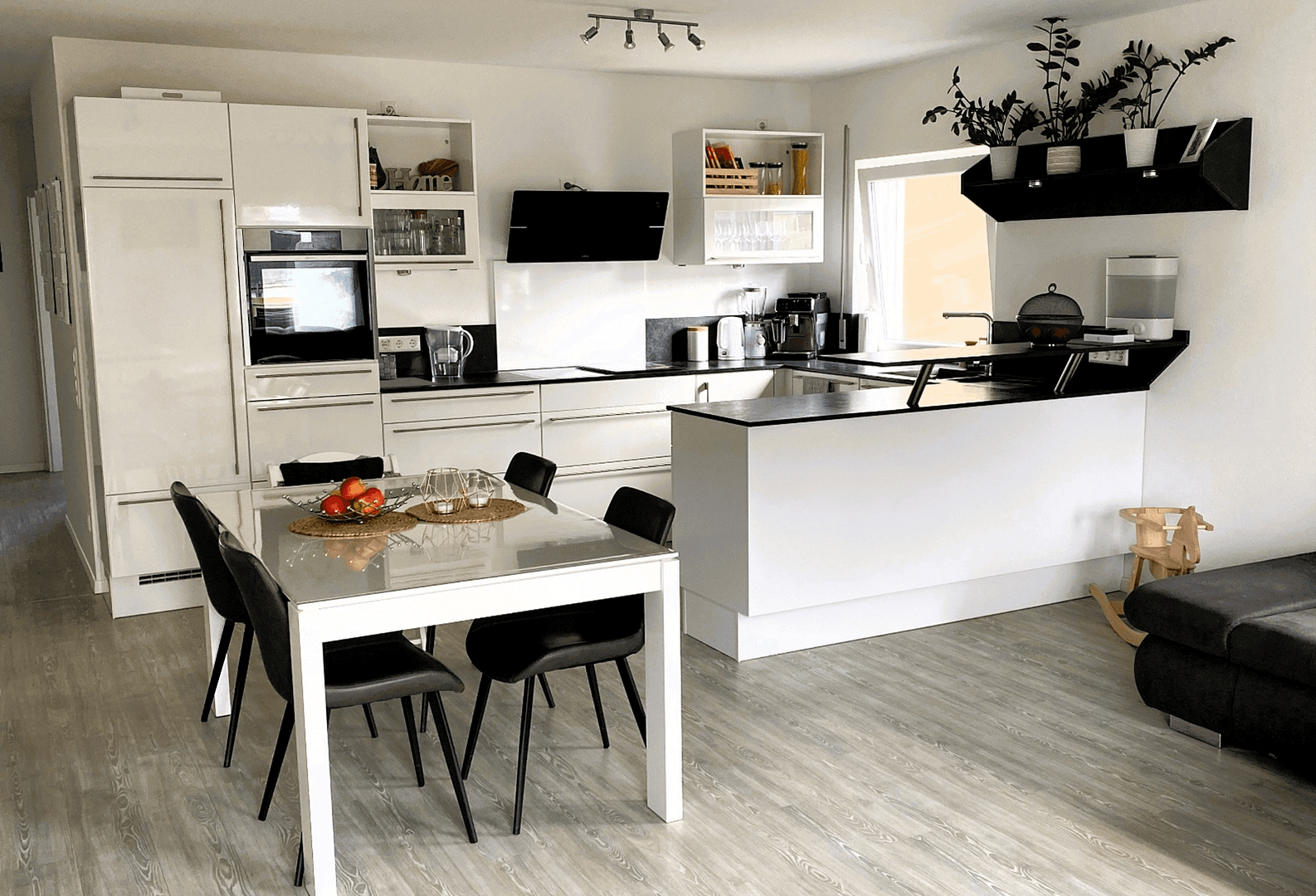 Prodej bytu 4+kk 118 m², Eningen unter Achalm, Bádensko-Württembersko Prodej bytu 4+kk 118 m², Eningen unter Achalm, Bádensko-Württembersko